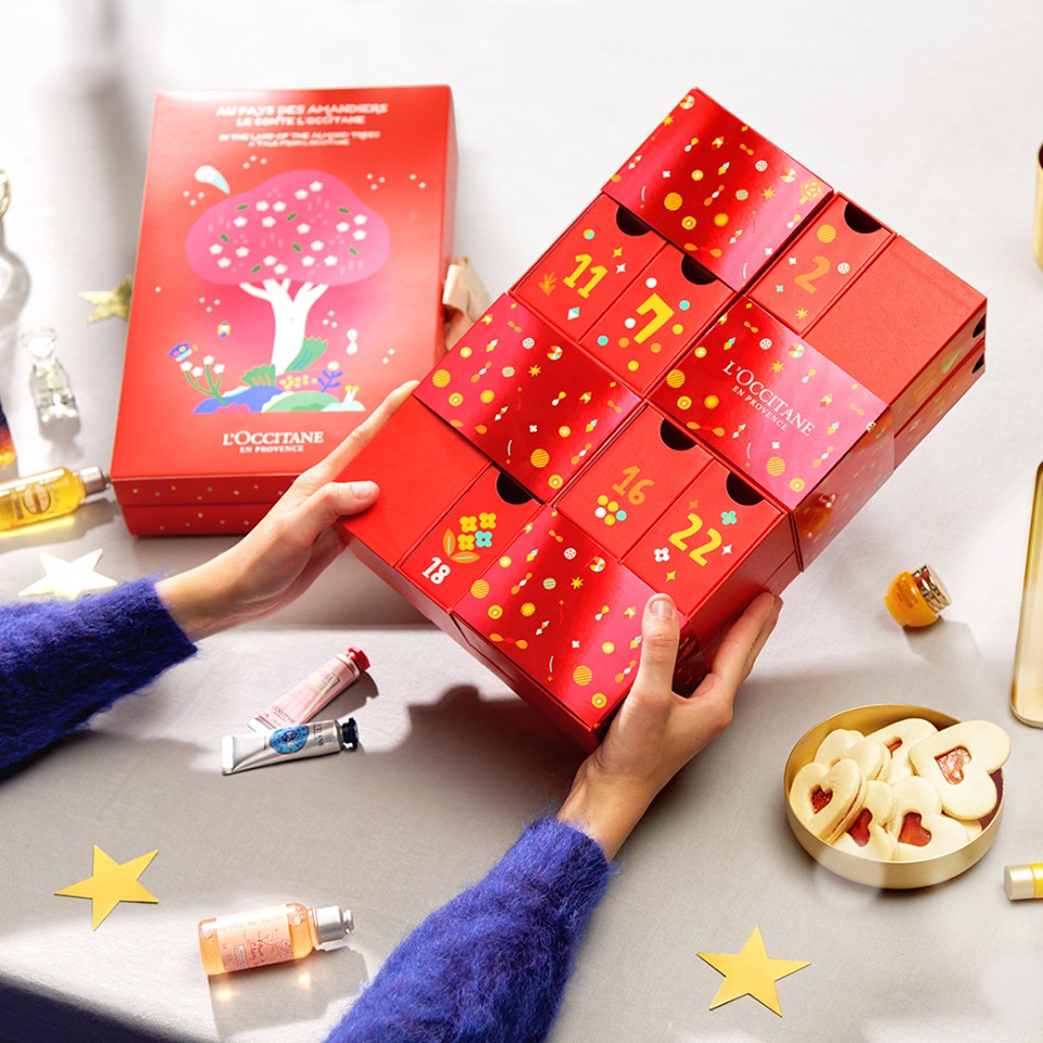 L'occitane Limited Holiday Gifts 2019  ในทุกๆปี ช่วงที่คริสต์มาสและเทศกาลก้าวเข้าสู่ปีใหม่กำลังจะมาถึง นับเป็นช่วงเวลาแห่งความสุขอย่างแท้จริง L'Occitane ได้สร้างสรรค์คอลเลคชั่นของขวัญที่เต็มไปด้วยแสงสว่างแห่งโพรวองซ์ที่งดงามมากที่สุด  เพื่อทำให้ฤดูการแห่งการเฉลิมฉลองมีความมหัศจรรย์กว่าที่เคยเป็นมา...